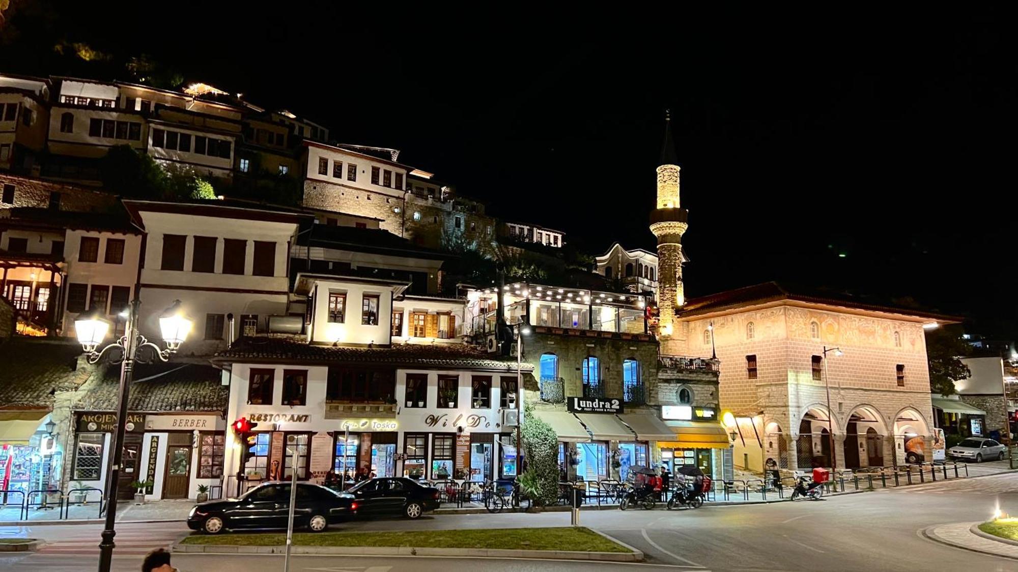Fole Hotel Берат Екстериор снимка